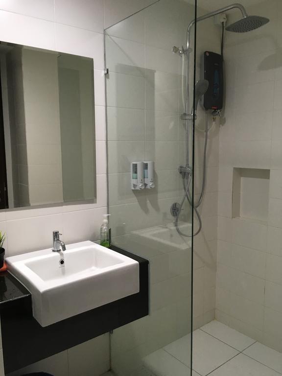 Warm Stay At Trefoil Setia Alam Exterior foto